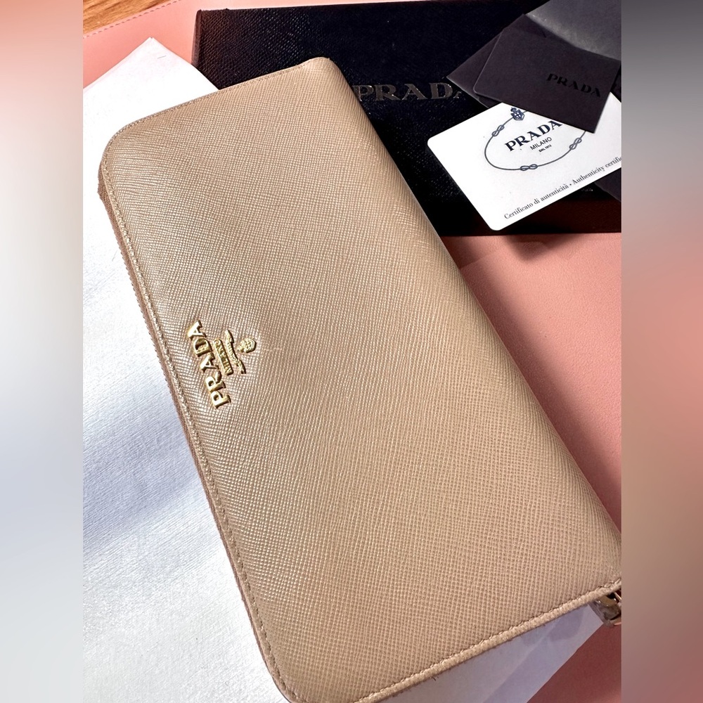 PRADA Saffiano leather zip continental wallet | stunning condition